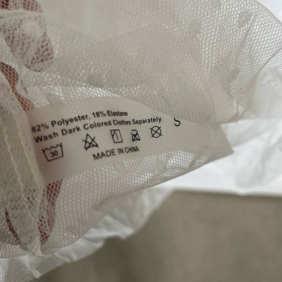 Lace white bathing suit beach cover - Picture 2 of 4